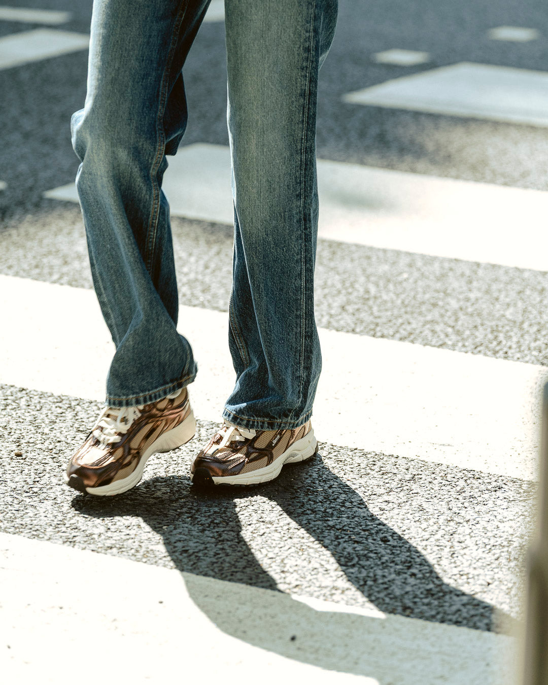 the mercer brand sneaker the re-run cracked brown with off white sole