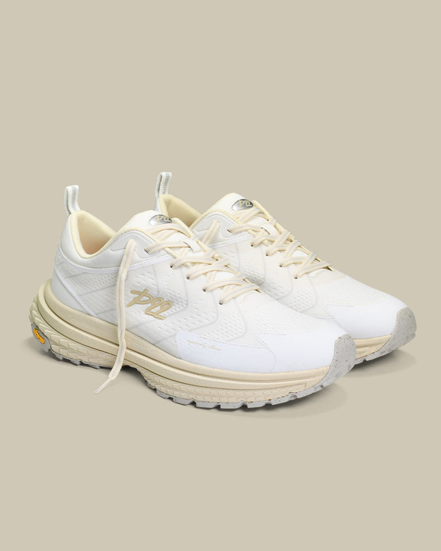 p22 running and hiking sneaker of the mercer brand Vibram outsole off white color