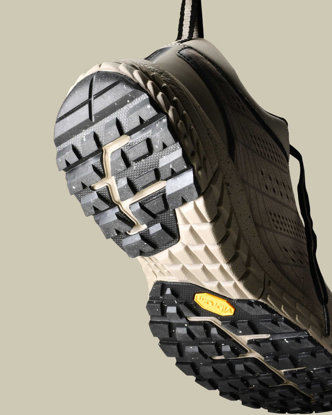 p22 running and hiking sneaker of the mercer brand with Vibram outsole brown color