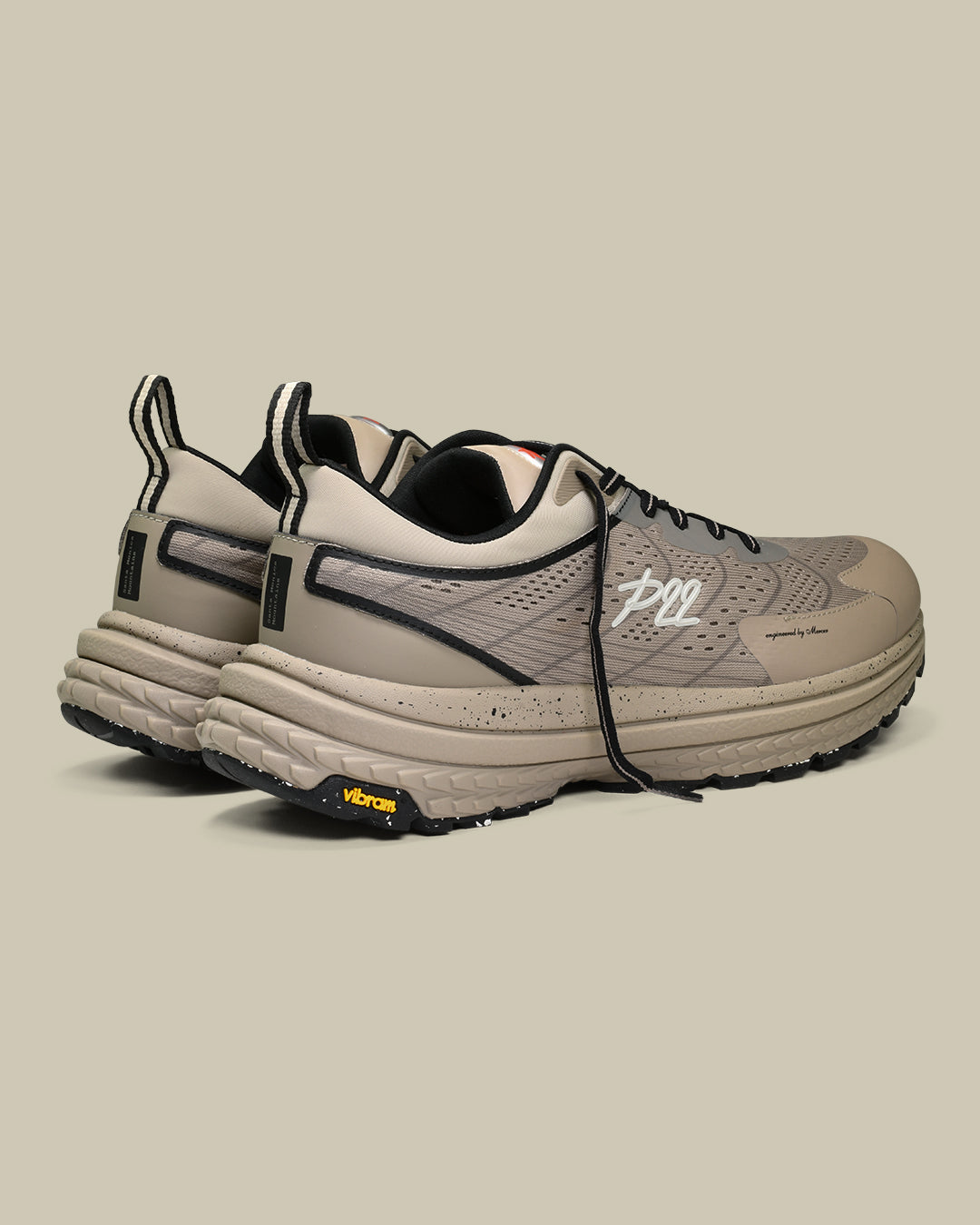 p22 running and hiking sneaker of the mercer brand with Vibram outsole brown color