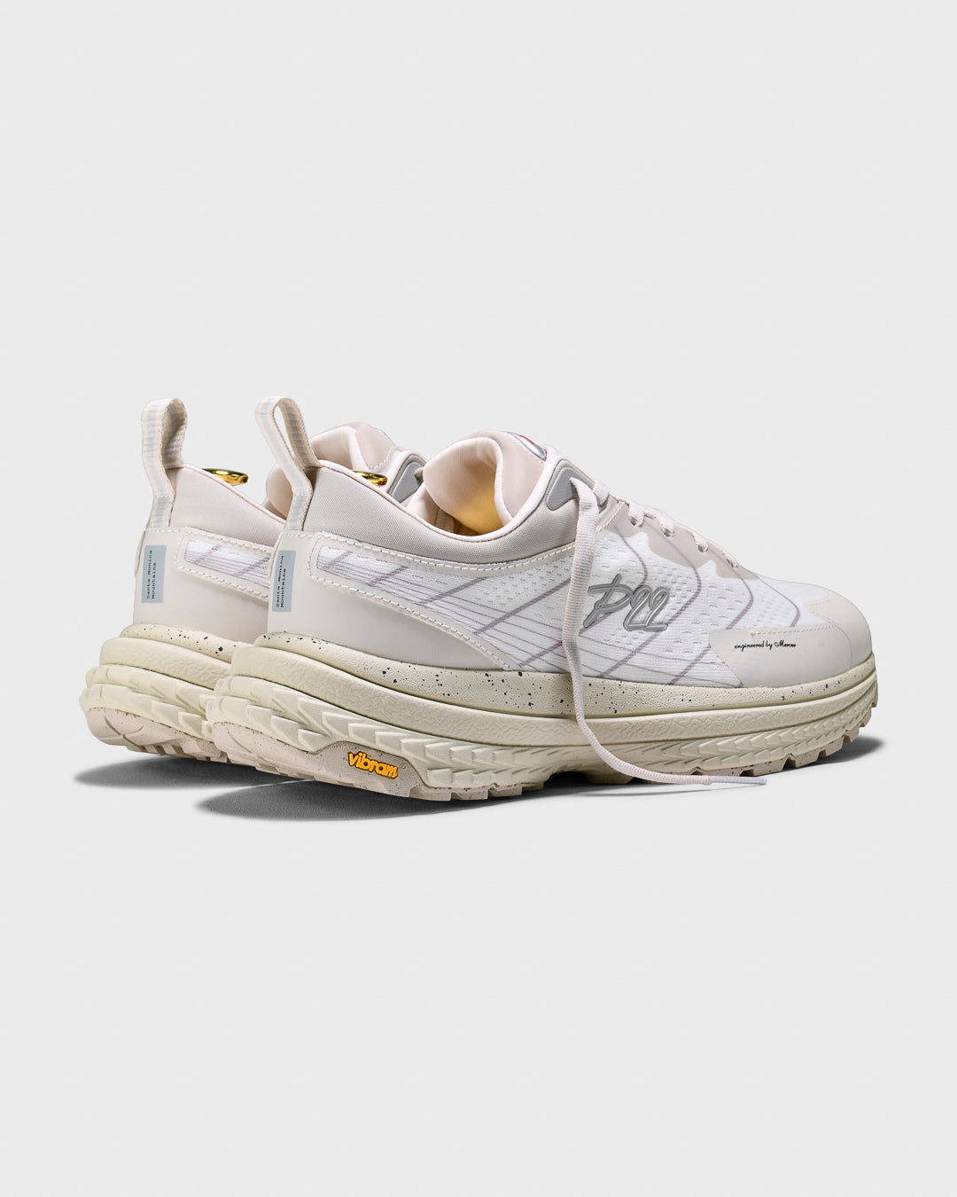 P22 Model 001 | Off White