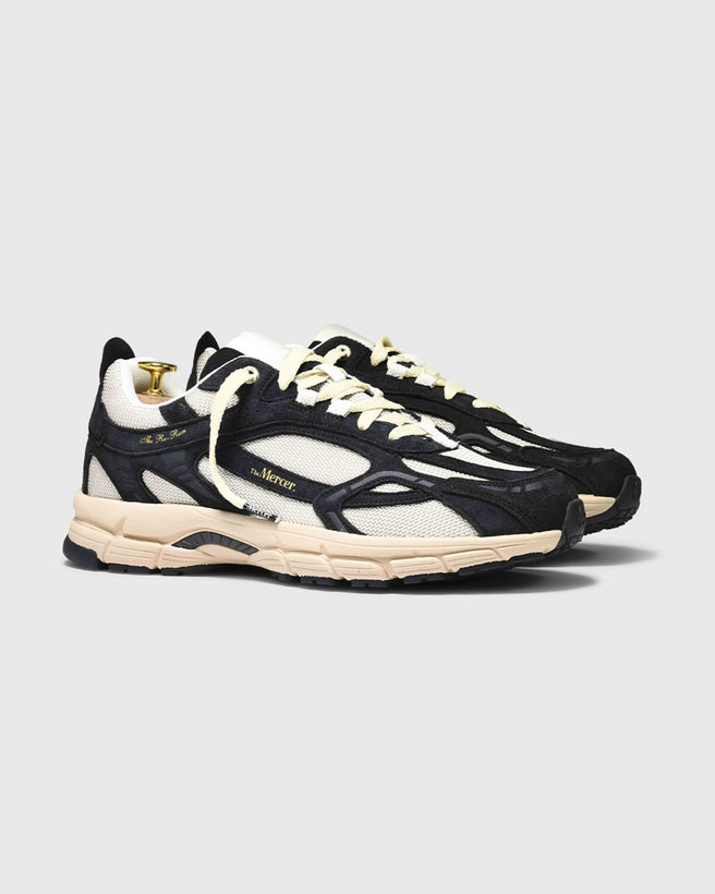 Sideview of The Re-Run Desert 2.0 in Antracite.