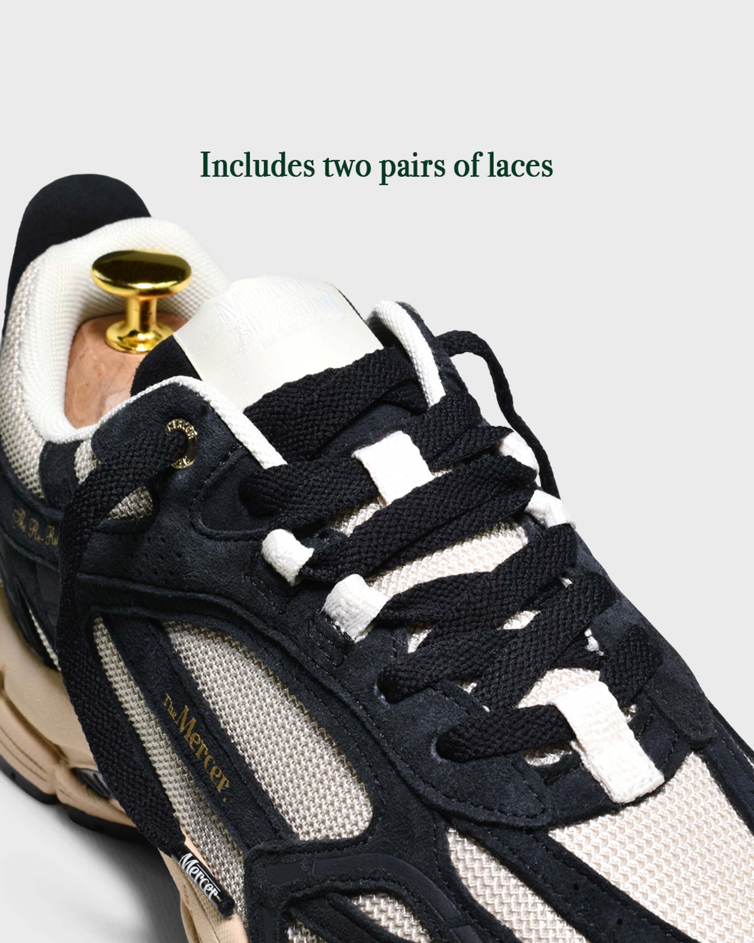 Close up of the antracite laces who come with The Re-Run Desert 2.0 in antracite.